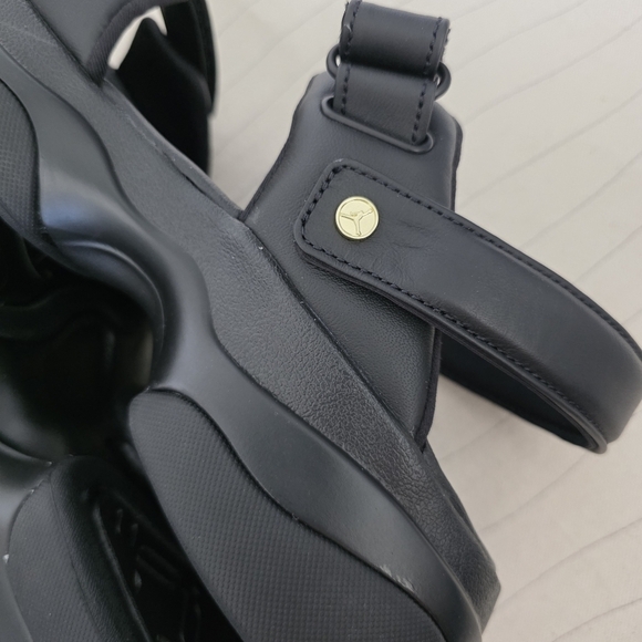 Nike Womens Jordan Deja Sandals Black Gold Shoes FN5036-001 Size 11 NEW - Picture 9 of 11